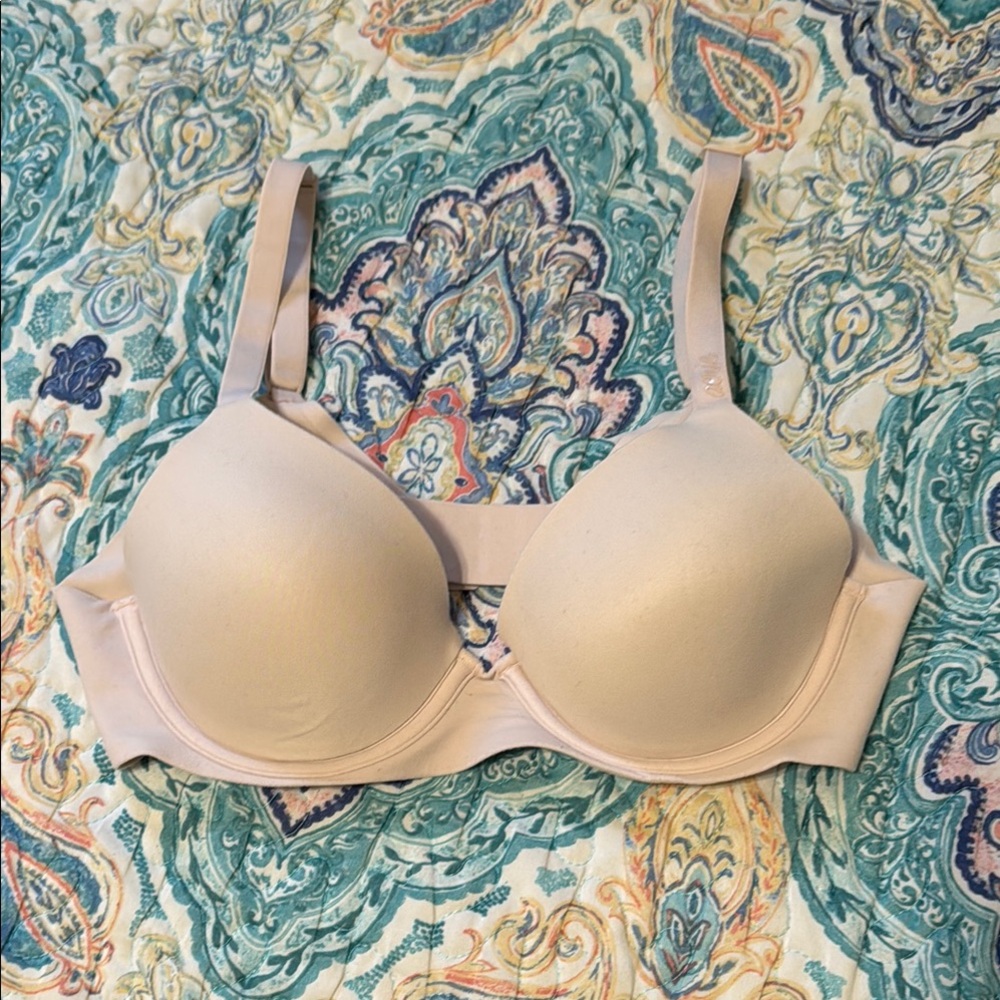 NWOT Aerie Cream T-Shirt Bra with Seamless Support 32B